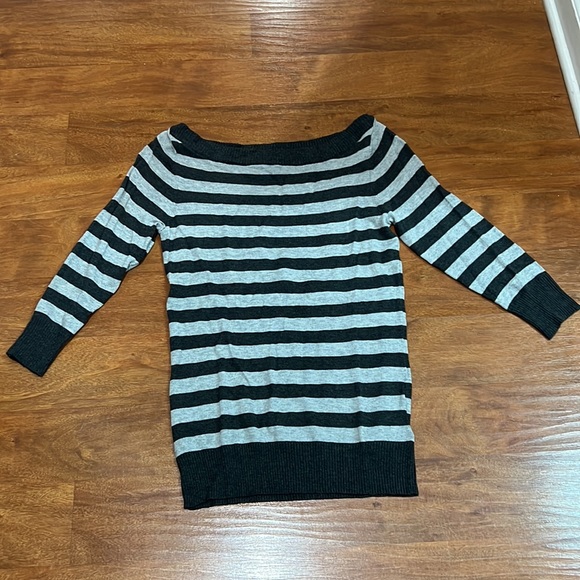 Forever 21 1/4 sleeve Sweater Shirt light weight - Picture 2 of 7